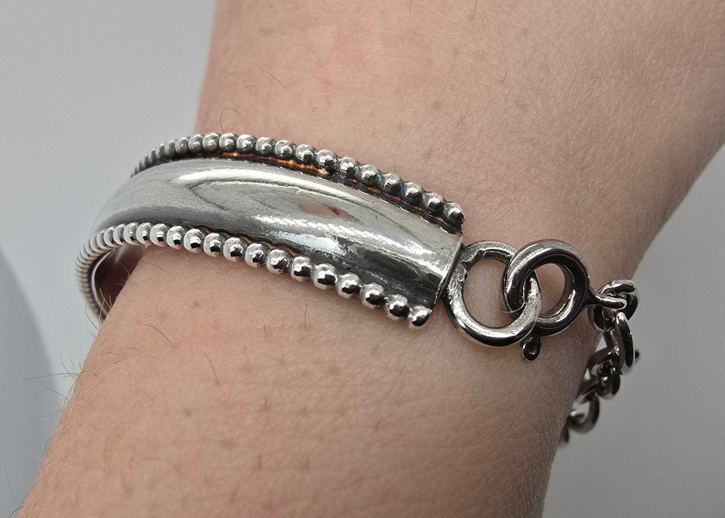Zilveren armband, half massief en half ketting.