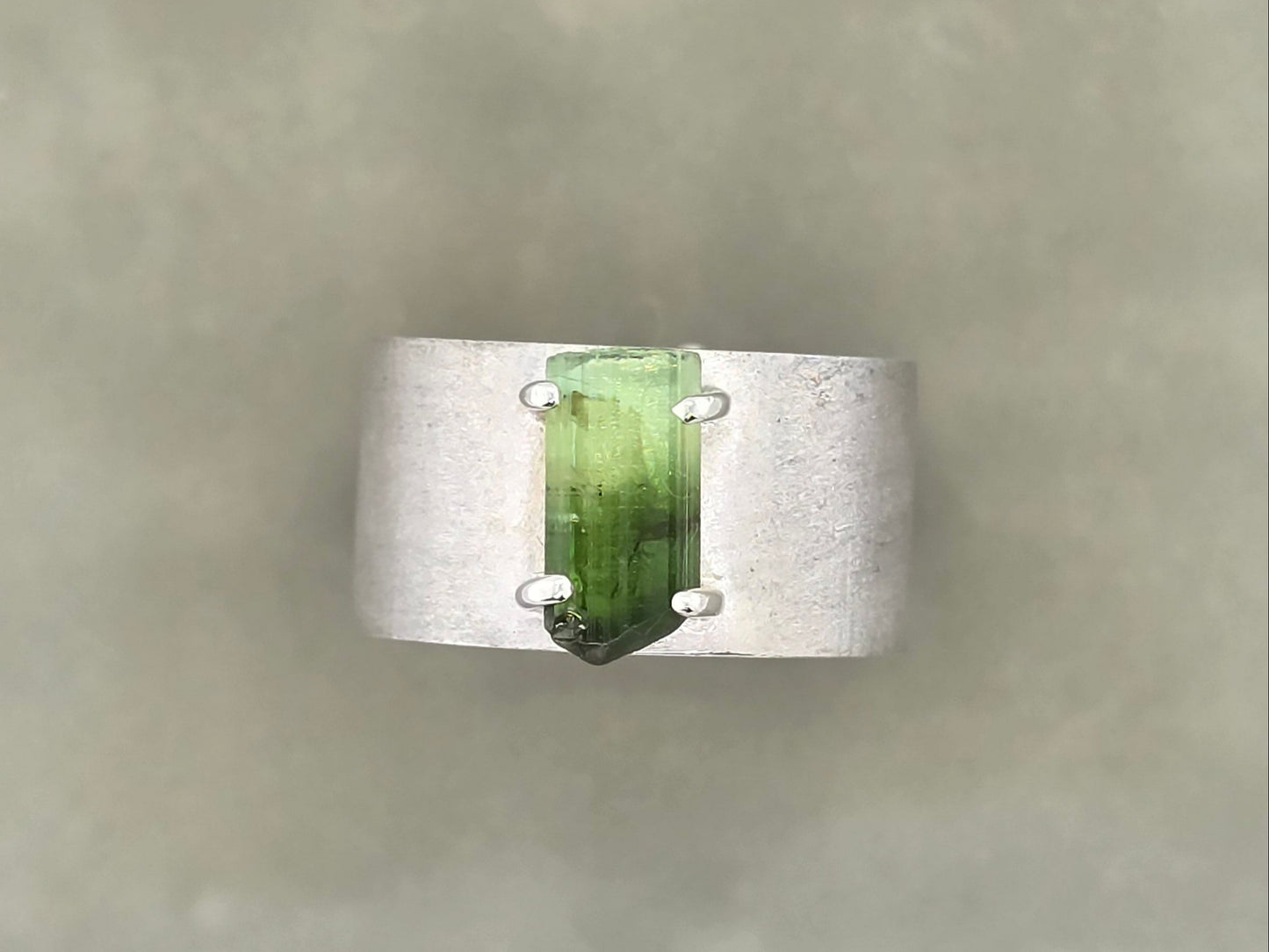 Zilveren ring met toermalijn