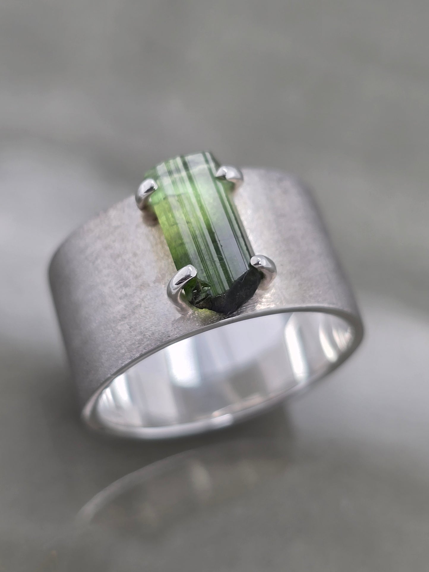 Zilveren ring met toermalijn