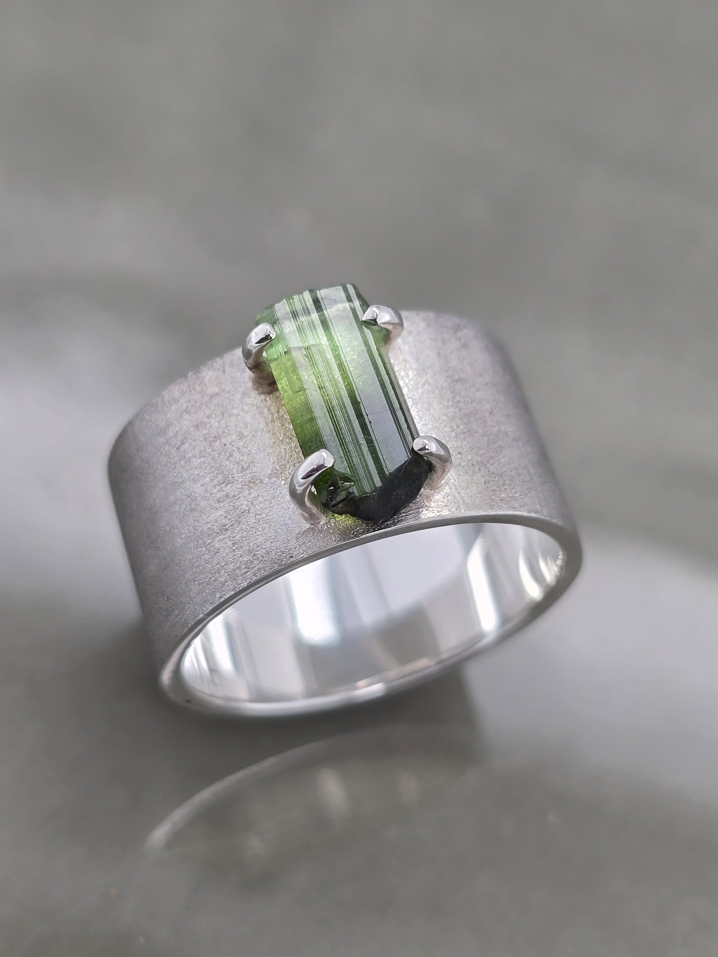 Zilveren ring met toermalijn