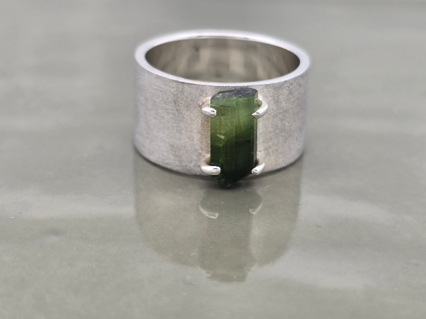 Zilveren ring met toermalijn