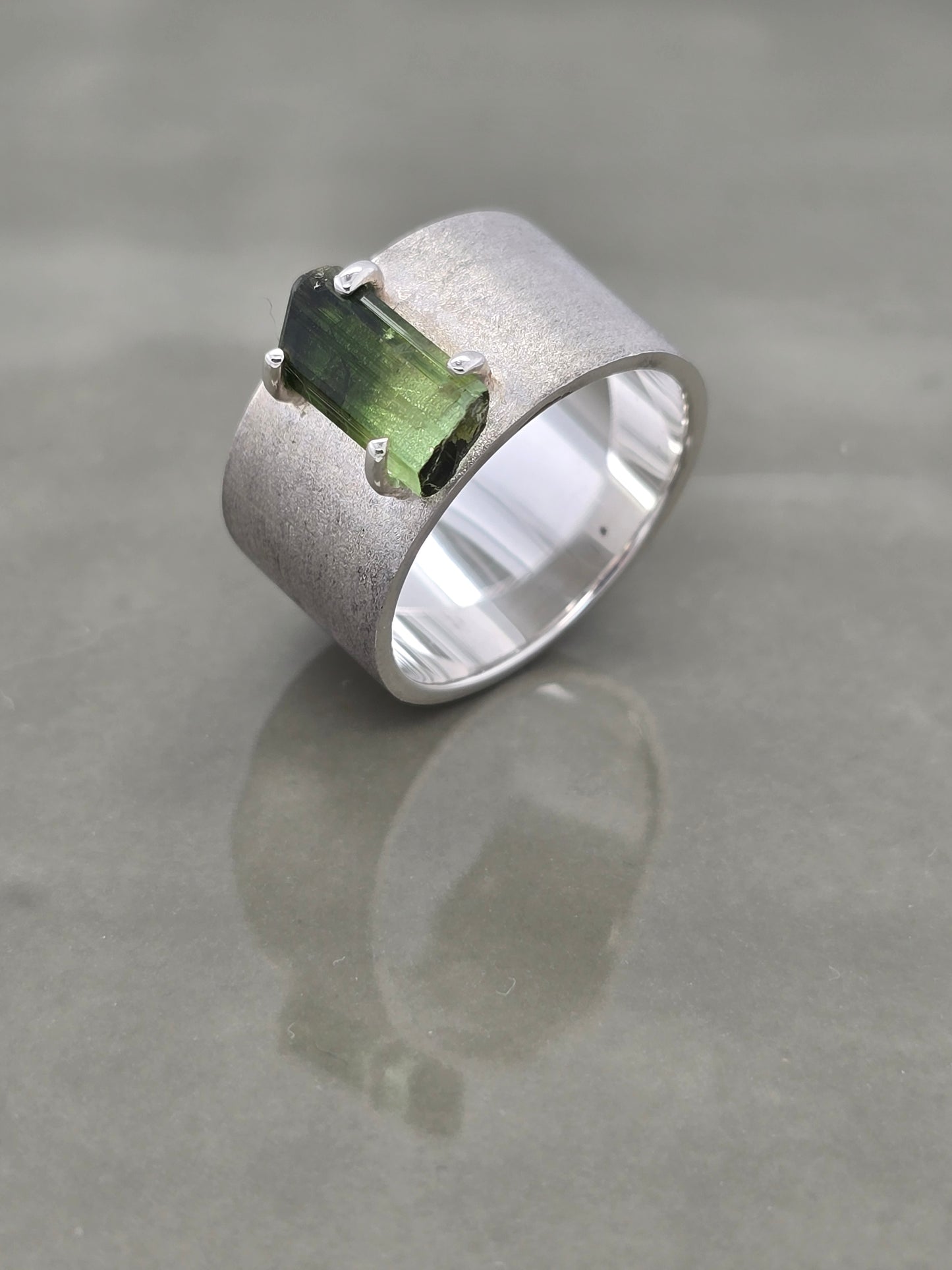 Zilveren ring met toermalijn