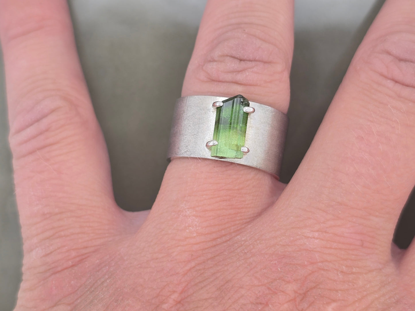 Zilveren ring met toermalijn