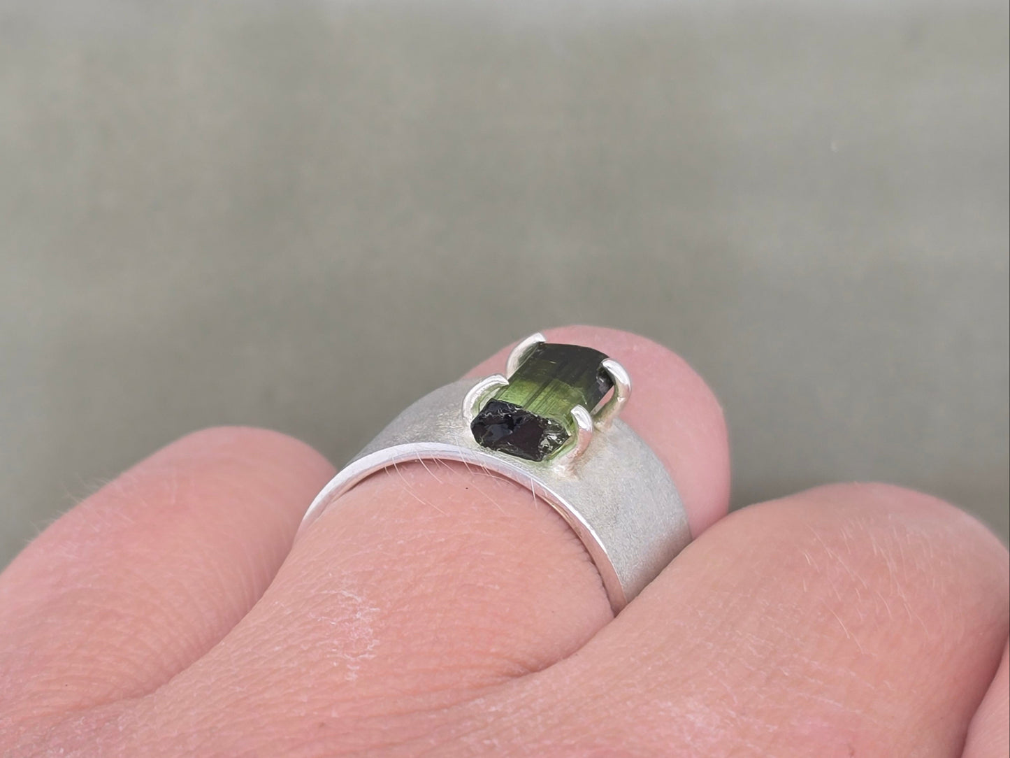 Zilveren ring met toermalijn